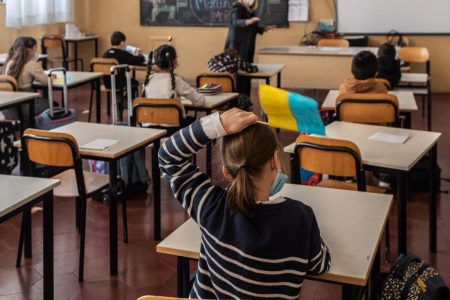 ukrainian-refugees-welcome-classroom